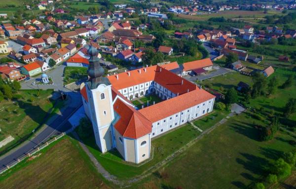 Franjevački samostan u Slavonskom Brodu