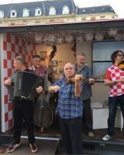 Kraljevi ulice ispred Hrvatskog paviljona