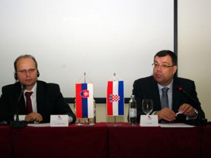 DHT 2011_potpisivanje dogovora o suradnji Hrvatske i Slovacke (1)