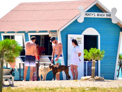 Monty's dog beach & bar Rab