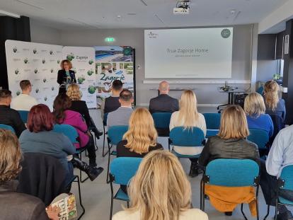 Turistička zajednica Krapinsko-zagorske županije zajedno sa sustavom lokalnih turističkih zajednica provodi projekt označavanja kvalitete kuća za odmor. Cilj je potaknuti privatne iznajmljivače na području županije na diversifikaciju, podizanje kvalitete smještaja te razvoj ponude i usluga u skladu s načelima održivog razvoja i turizma