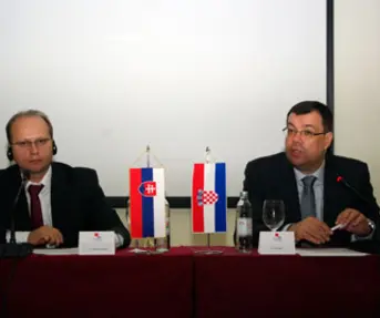 DHT 2011_potpisivanje dogovora o suradnji Hrvatske i Slovacke (1)