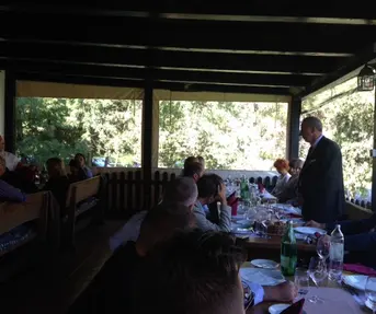 direktor Ivicic na svecanom rucku s brodarima i agentima