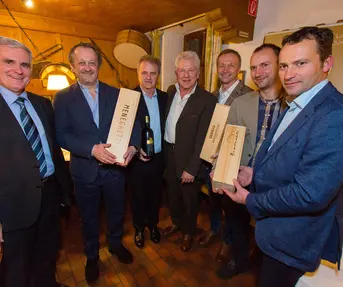 Generalni konzul Petar Uzorinac, Miroslav Plišo _Meneghetti, Veljko Ostojić – Vina Laguna, Miroslav Nemec, Ivica Matošević, Nikola i Albert Benvenuti